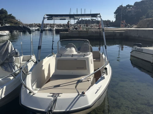 Hire a Quicksilver Activ 535 Open Marseille
