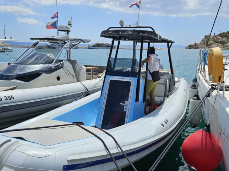 Hire RIB Colnago with a boat licence