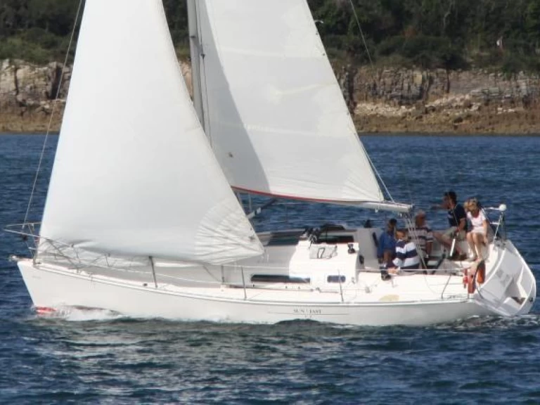 Hire Sailboat Jeanneau with a boat licence