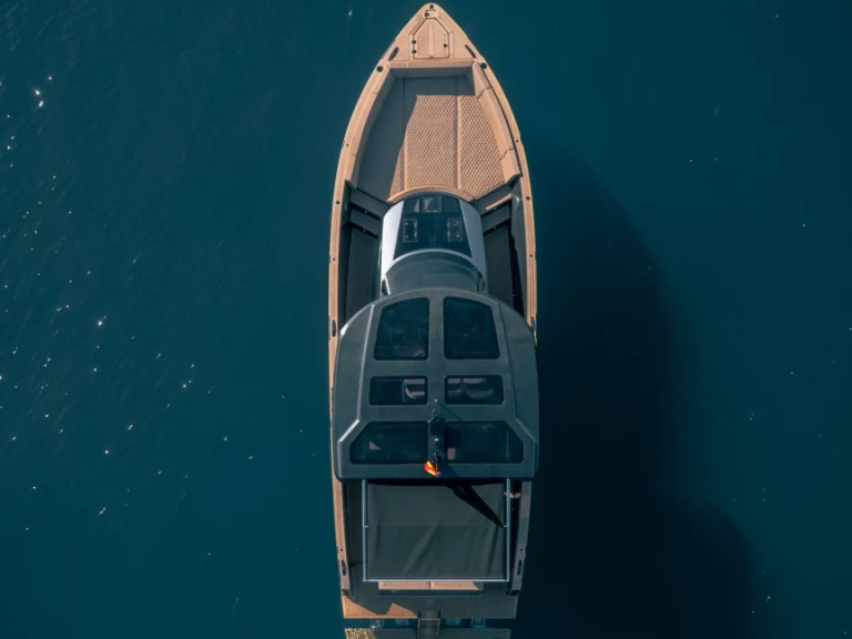 Hire Motorboat Tesoro with a boat licence