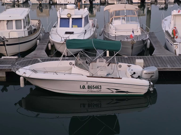 Motorboat hire in Saint-Denis-d'Oléron - Jeanneau Cap Camarat 625
