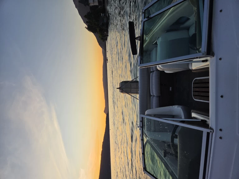 Hire Motorboat Sea Ray with a boat licence