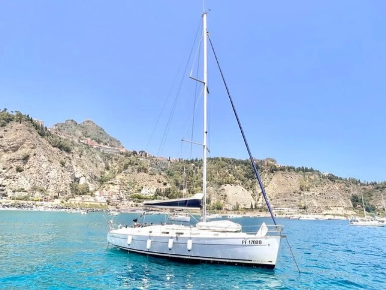 Yacht charter Catania - Bénéteau Cyclades 43.4 on SamBoat