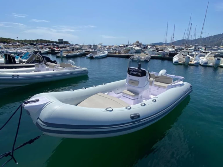 Yacht hire Villasimius cheap Predator 599 AS