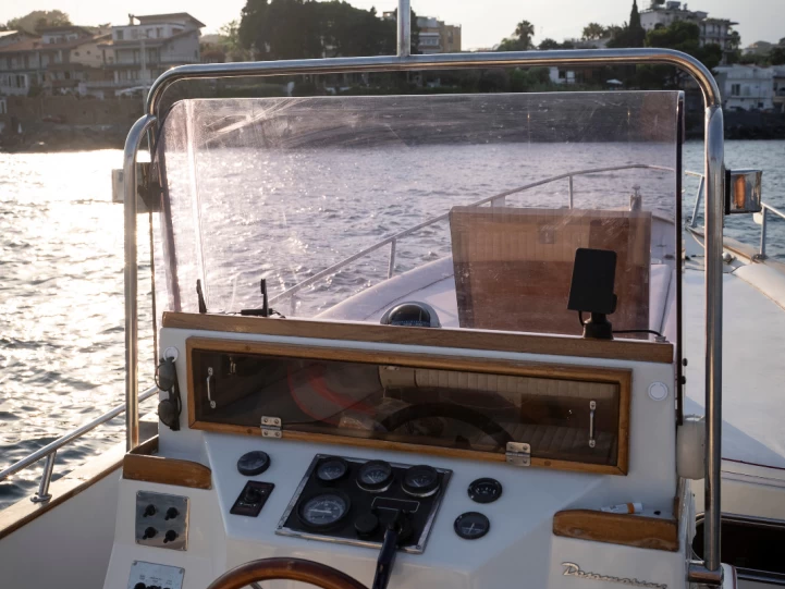 Charter a Dasamarine Altair 25 in Catania on Samboat