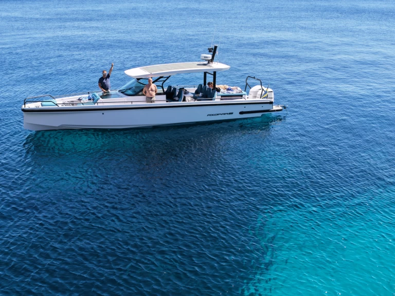 Hire Motorboat Axopar with a boat licence