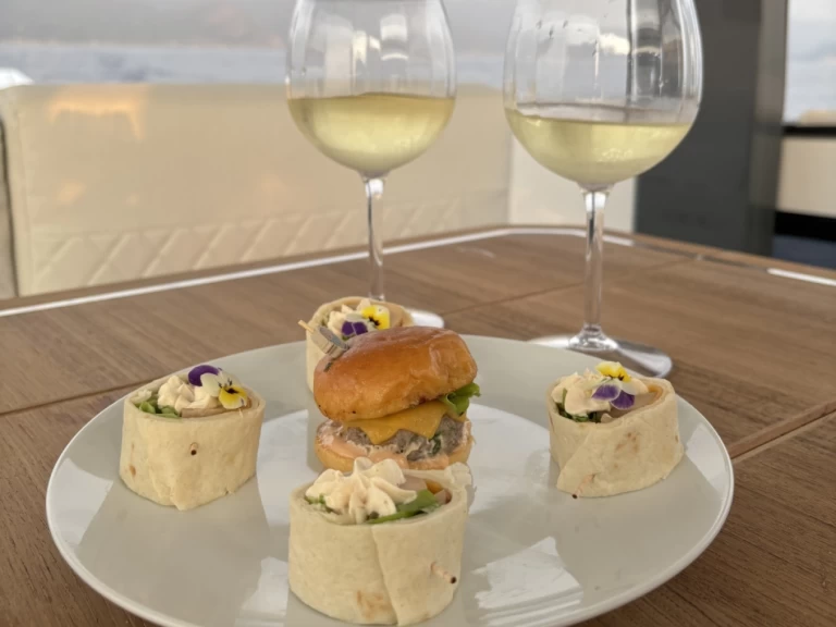 Yacht charter Saint-Florent - Saxdor Saxdor 400 GTO on SamBoat