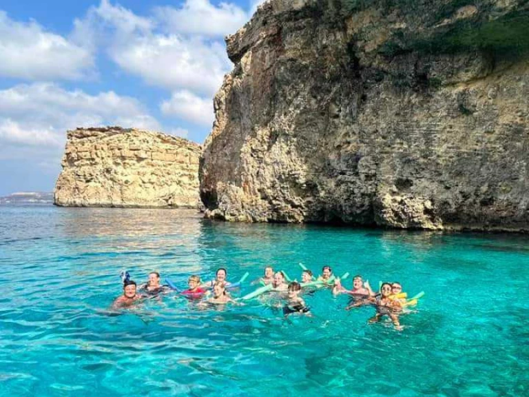 Motorboat to hire Ċirkewwa at the best price