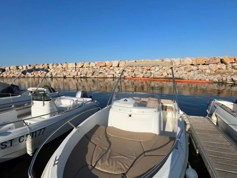 Motorboat hire in Argelès-sur-Mer - Jeanneau Cap Camarat 5.5 CC