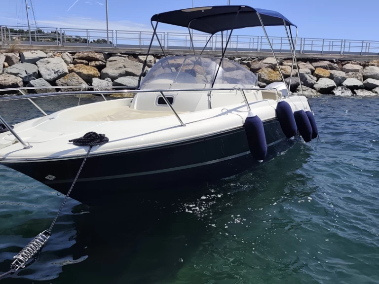 Hire Motorboat with or without skipper Jeanneau Les Issambres