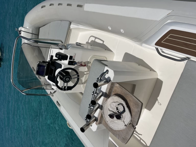 Hire RIB Capelli with a boat licence