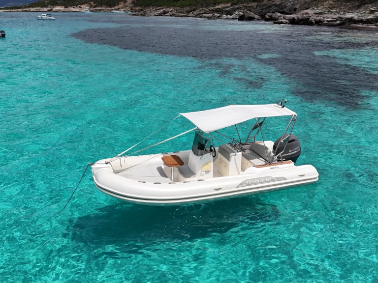 Charter a Capelli Tempest 626 in Saint-Florent on Samboat