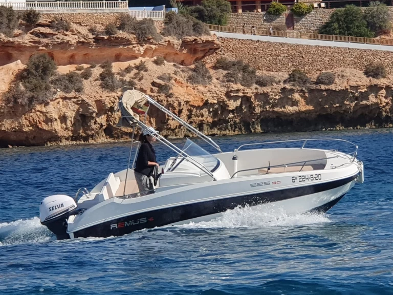 Hire a Remus Remus 550 open Torrevieja