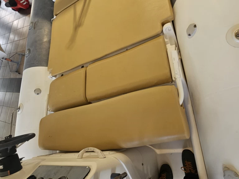 Hire RIB Zodiac with a boat licence