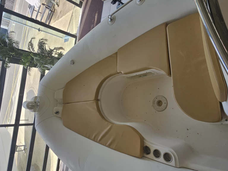 Zodiac Medline II charter bareboat or skippered in  Biscarrosse