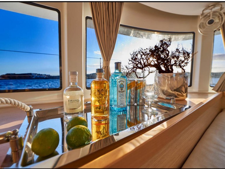Yacht charter Lávrio - Lagoon Lagoon 42 on SamBoat