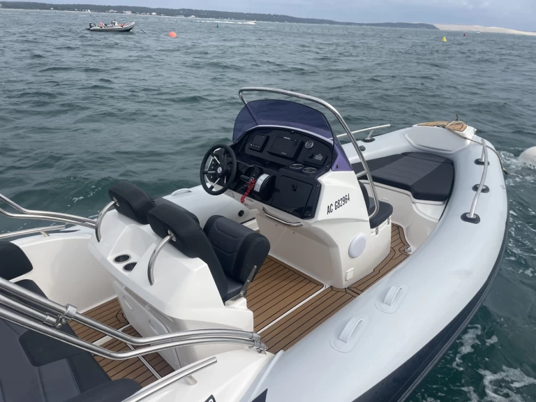 Hire a Grand Boats Golden Line G580LF Cap Ferret