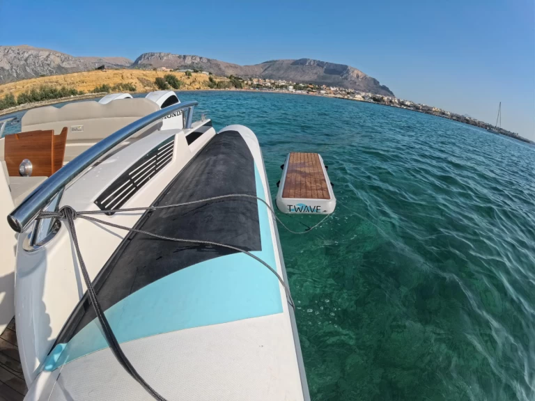 Hire RIB Bwa with a boat licence