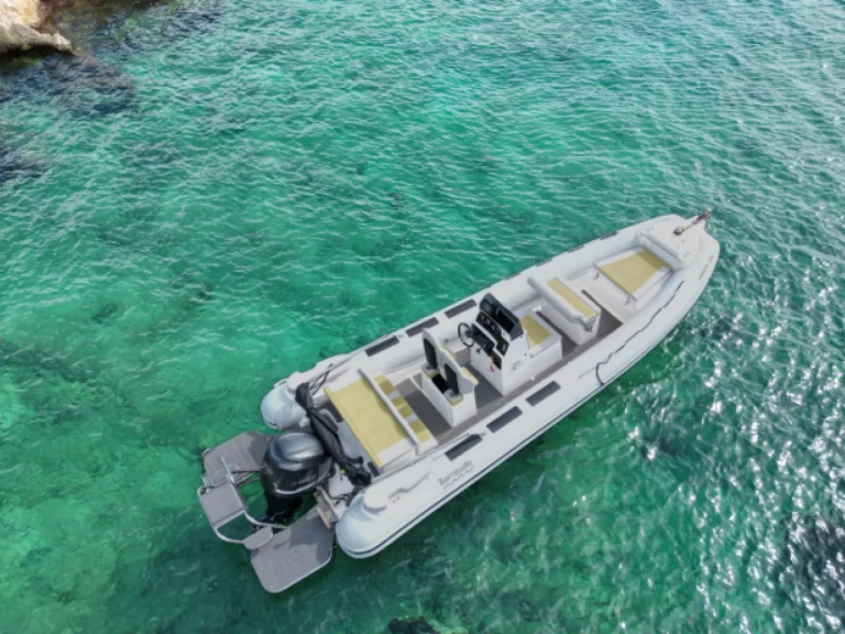 Hire Motorboat Barracuda with a boat licence