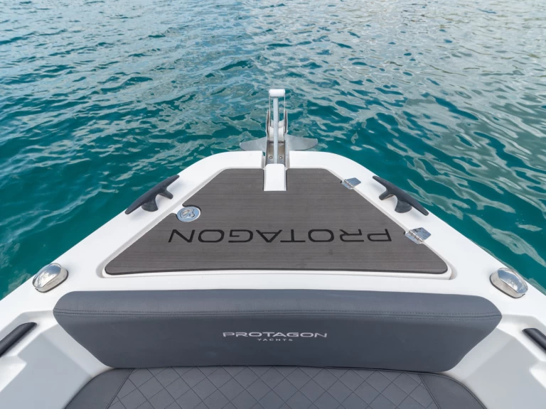 Hire Motorboat Protagon with a boat licence