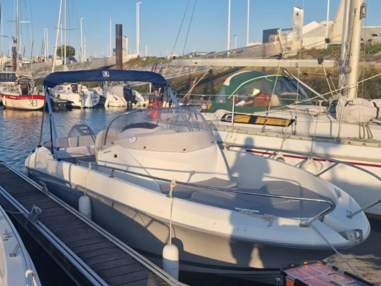 Hire Motorboat Bénéteau with a boat licence