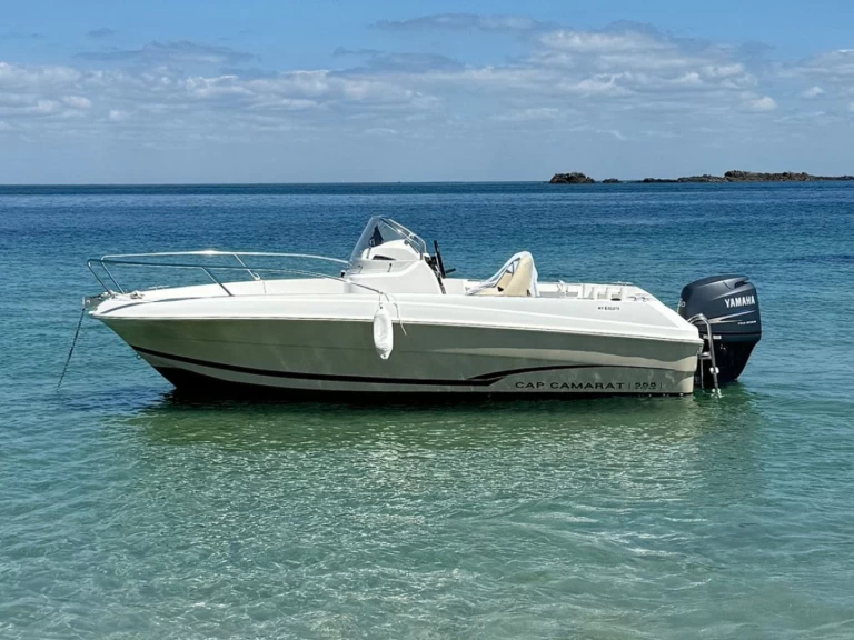 Hire a Jeanneau Cap Camarat 555 Saint-Gilles-Croix-de-Vie