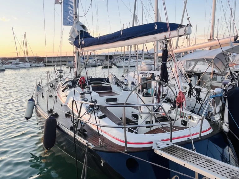 Charter a Comar Genesi 43 in Punta Ala on Samboat