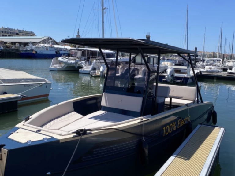 E-sole 750 charter bareboat or skippered in  Arcachon