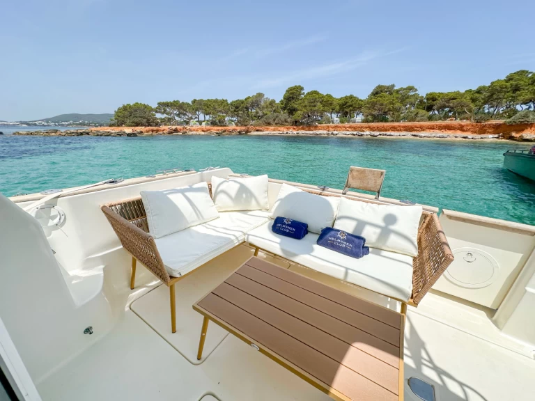 Hire Motorboat Ibiza Fishing with a boat licence