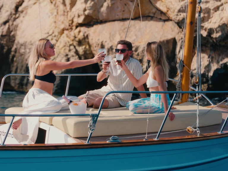 Charter a medvolt m7 in Port d'Alcudia on Samboat