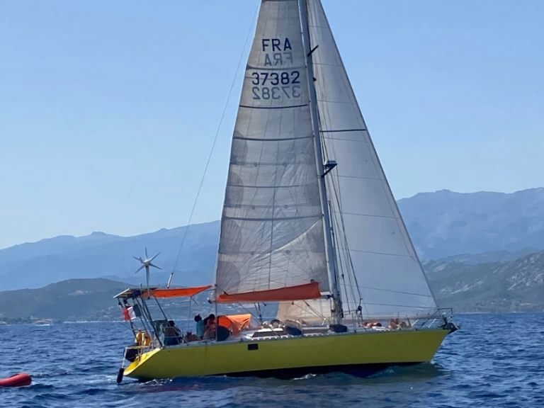 Hire Sailboat Jeanneau with a boat licence