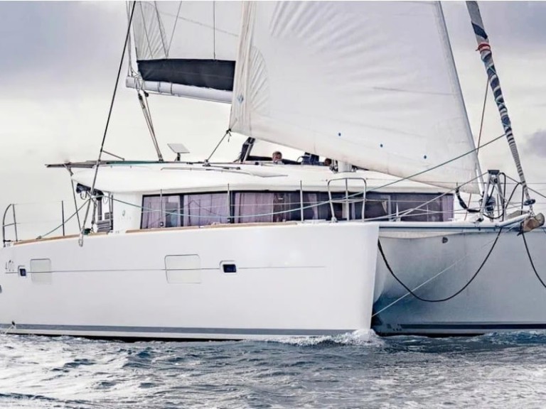Charter a Lagoon Lagoon 400 S2 in La Savina on Samboat