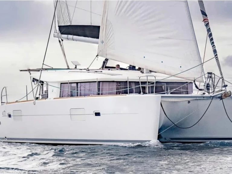 Charter a Lagoon Lagoon 400 S2 in La Savina on Samboat