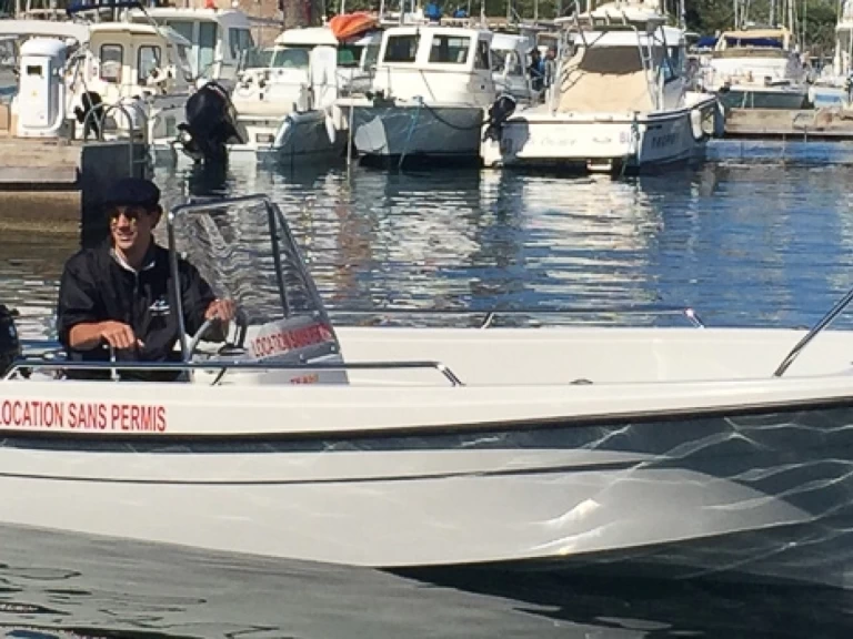 Motorboat to hire Galéria at the best price