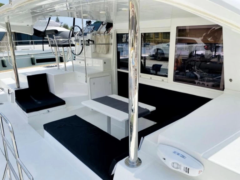 Hire a Lagoon Lagoon 400 S2 La Savina