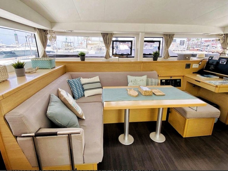 Catamaran hire in La Savina - Lagoon Lagoon 400 S2