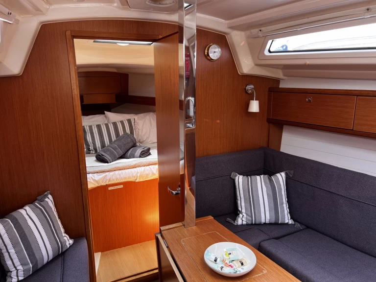 Yacht charter Vlycho - Bavaria Cruiser 33 on SamBoat