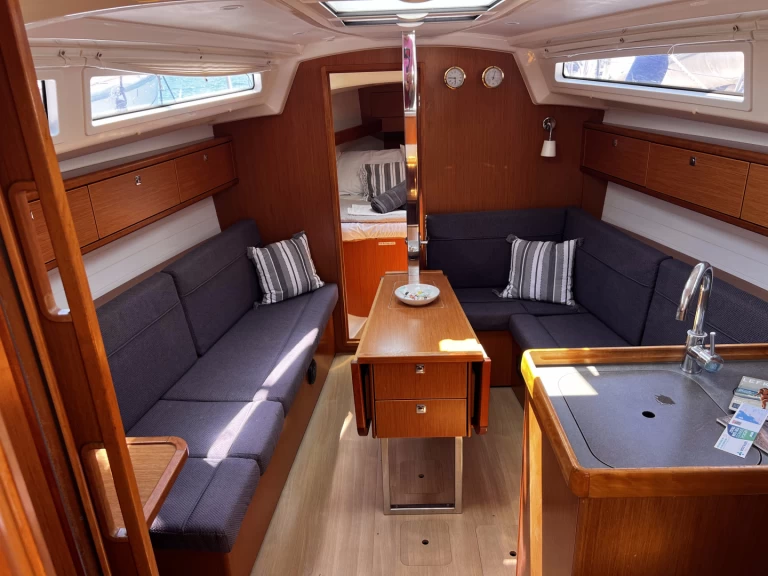 Yacht hire Vlycho cheap Cruiser 33