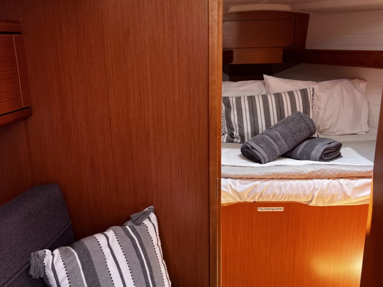 Sailboat to hire Vlycho at the best price