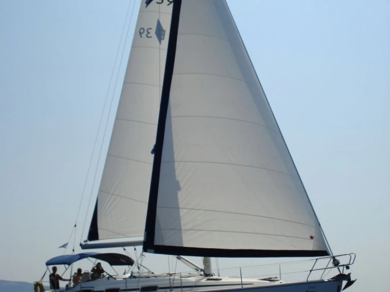 Hire a Bavaria Bavaria Cruiser 39 Vlycho