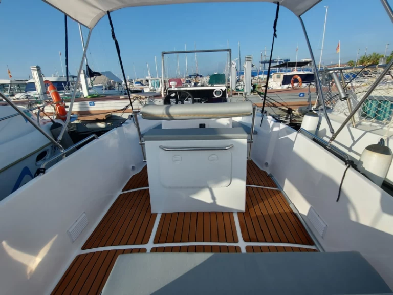 Hire Motorboat DAC MARINE with a boat licence