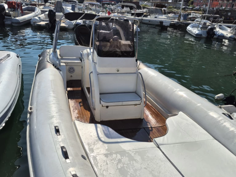 Hire RIB Nuova Jolly with a boat licence
