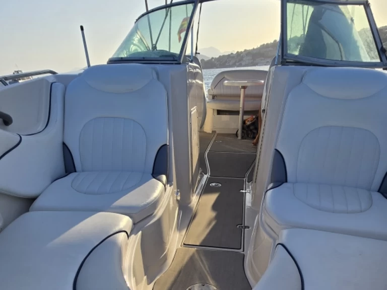 Charter a Monterey Monterey 268SS in Port d'Alcudia on Samboat