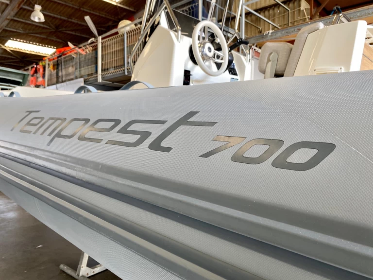 Charter a Capelli Tempest 700 in Saint-Cyprien on Samboat