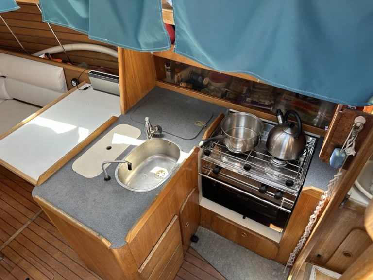 Sailboat to hire La Grande-Motte at the best price