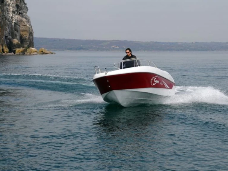 Charter a Saver 19 in Mestre on Samboat