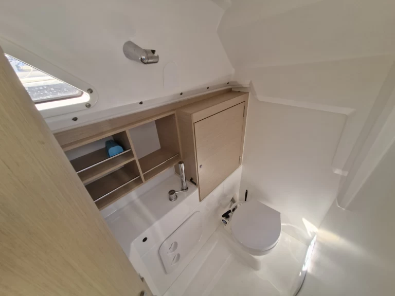 Hire a Bénéteau Oceanis 30.1 Barcelona