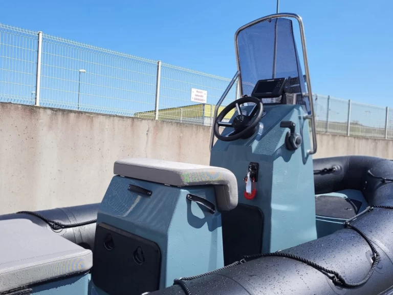 RIB hire in Les Sables-d'Olonne - Bombard Explorer 550