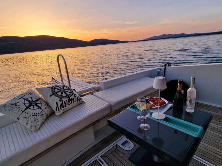 Yacht charter Porto di Fertilia - Ferretti Altura 40 on SamBoat