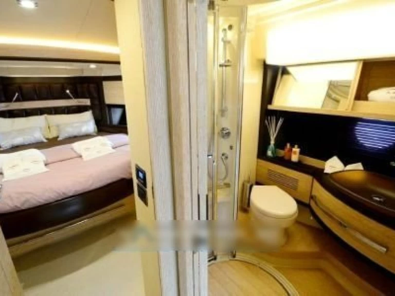 Hire a Azimut 65 Marina Del Rey